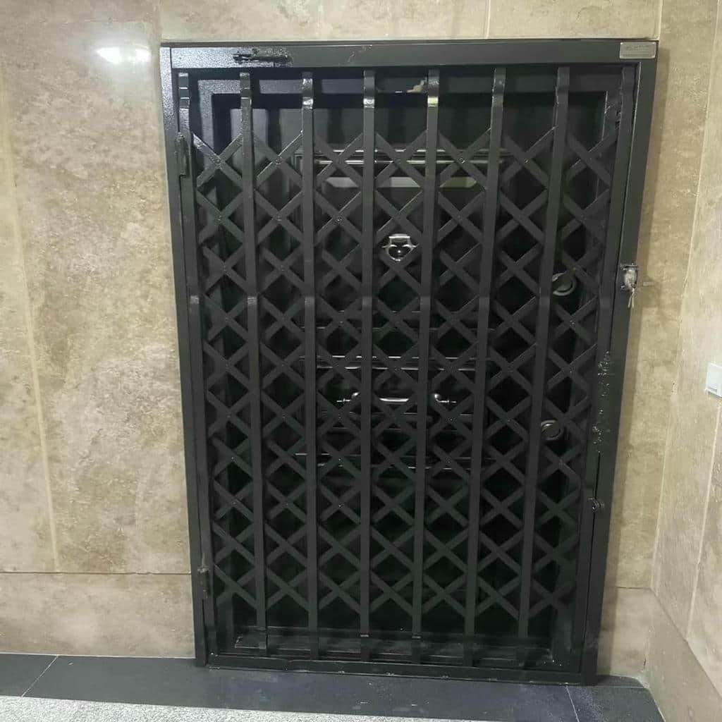 حفاظ متحرک با ریل روان و قطعات فلزی مقاوم