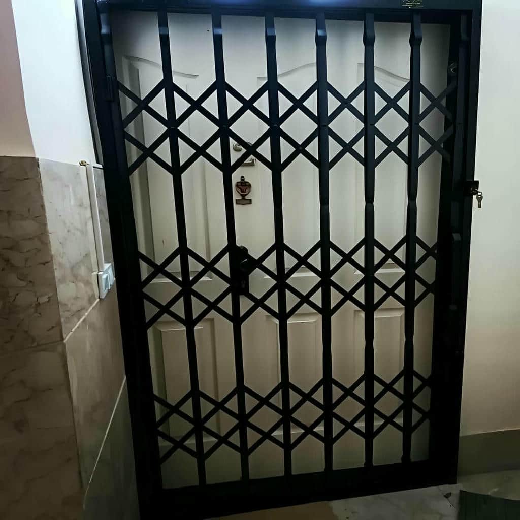 حفاظ لولایی درب با لولاهای مستحکم و طراحی کاربردی