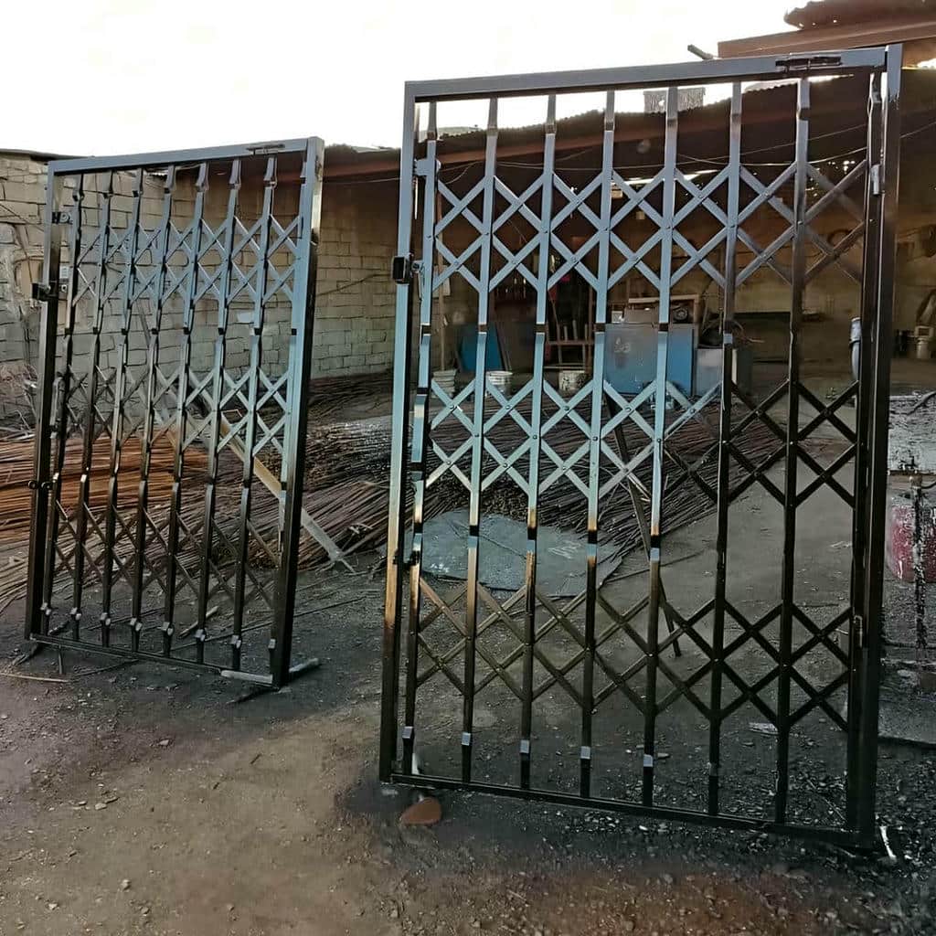 محافظ درب آپارتمان با فریم فلزی مستحکم و رنگ کوره ای