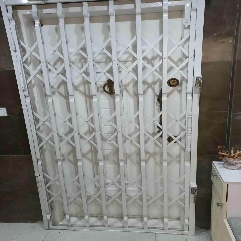 حفاظ درب ضد سرقت با قفل ایمن و یراق با کیفیت
