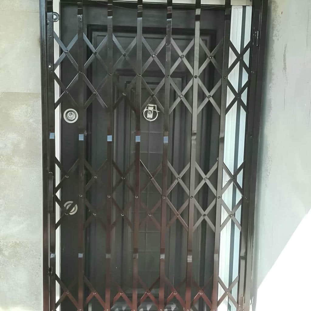 درب آکاردئونی آپارتمان با ریل کشویی روان