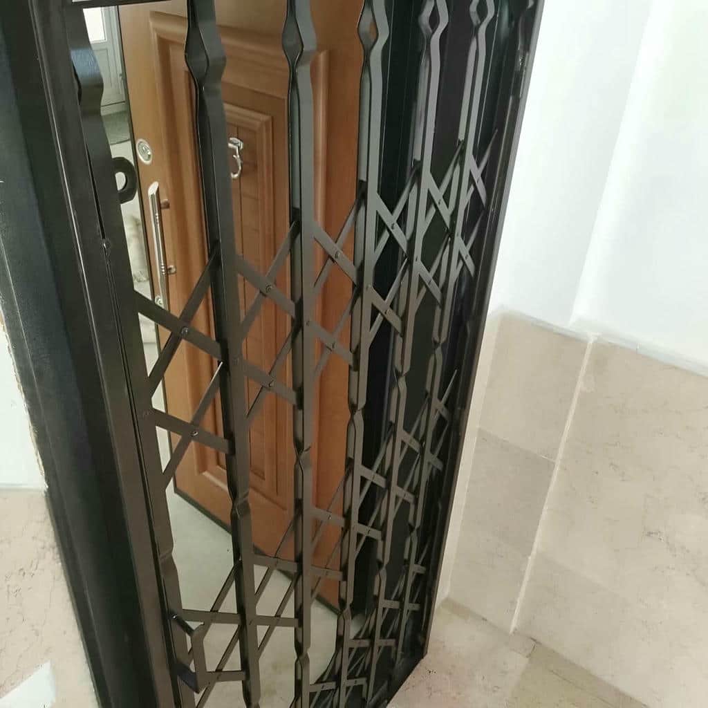 حفاظ درب ضد سرقت با قفل مقاوم و یراق آلات کاربردی