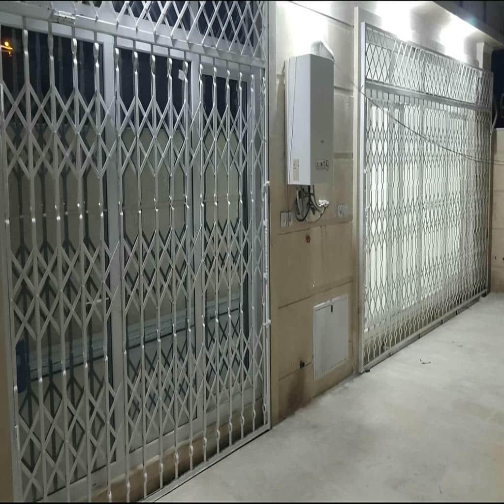 درب آکاردئونی ضد سرقت با چهارچوب فلزی