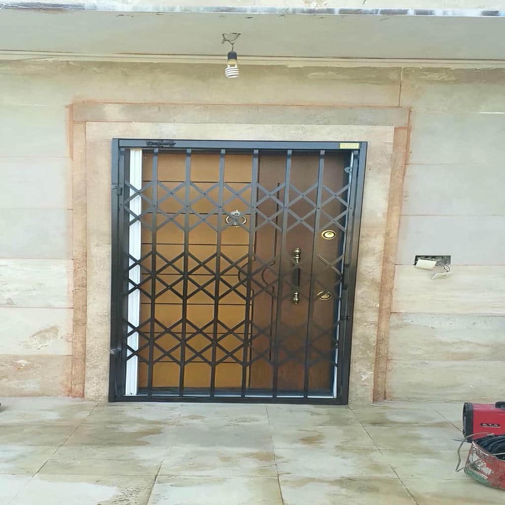 نرده آکاردئونی با ریل کشویی روان