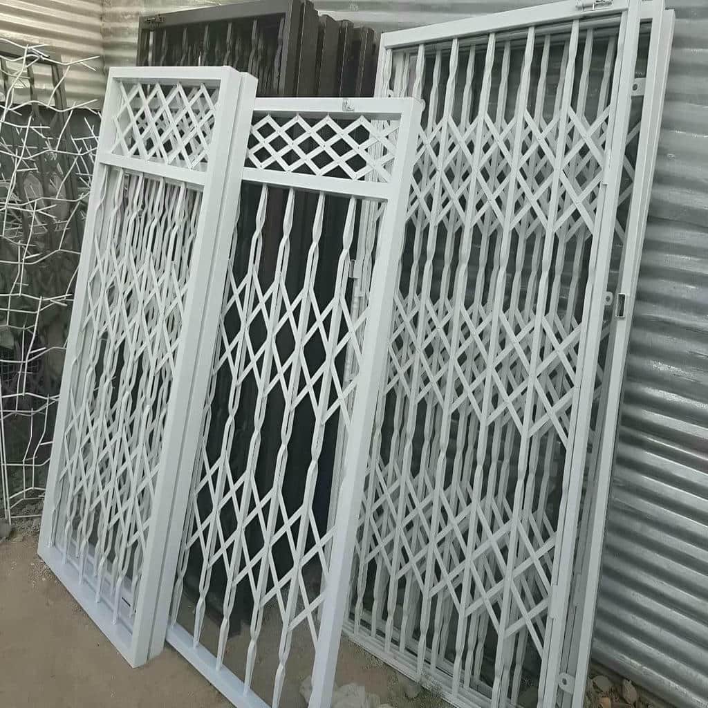 گارد درب آپارتمان با ریل حرکت روان