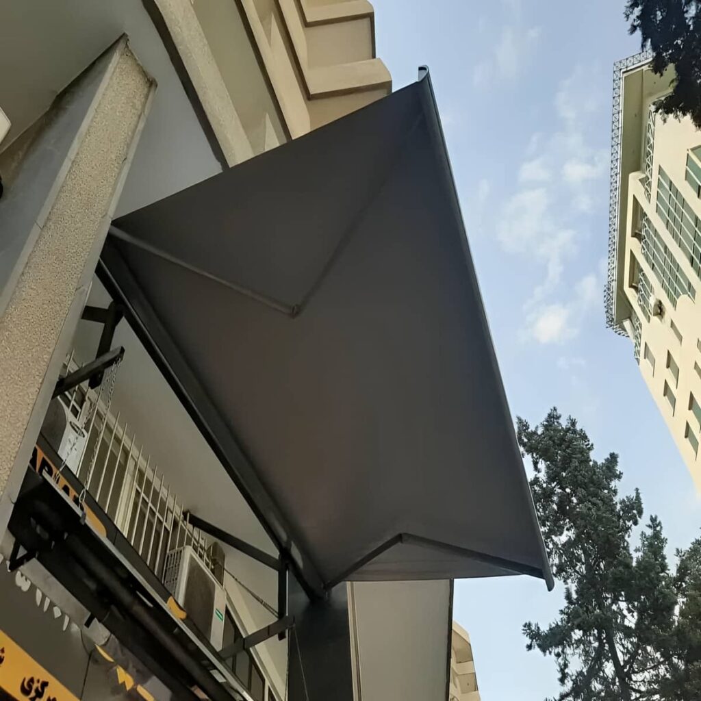 چادر برقی در مرحله اندازه گیری دهانه نما چادر برقی در مرحله اندازه گیری دهانه نما