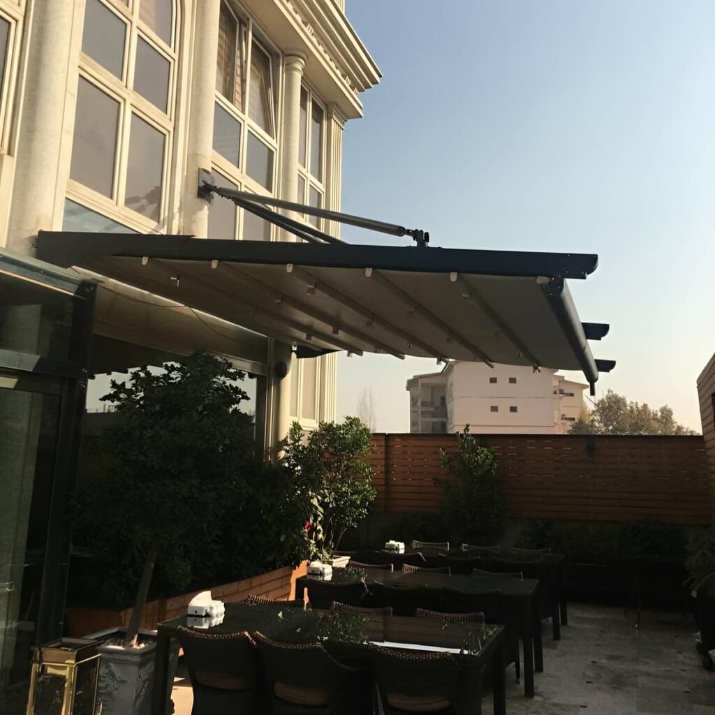 سایبان مغازه با پروفیل مقاوم و اتصالات منظم سایبان مغازه با پروفیل مقاوم و اتصالات منظم
