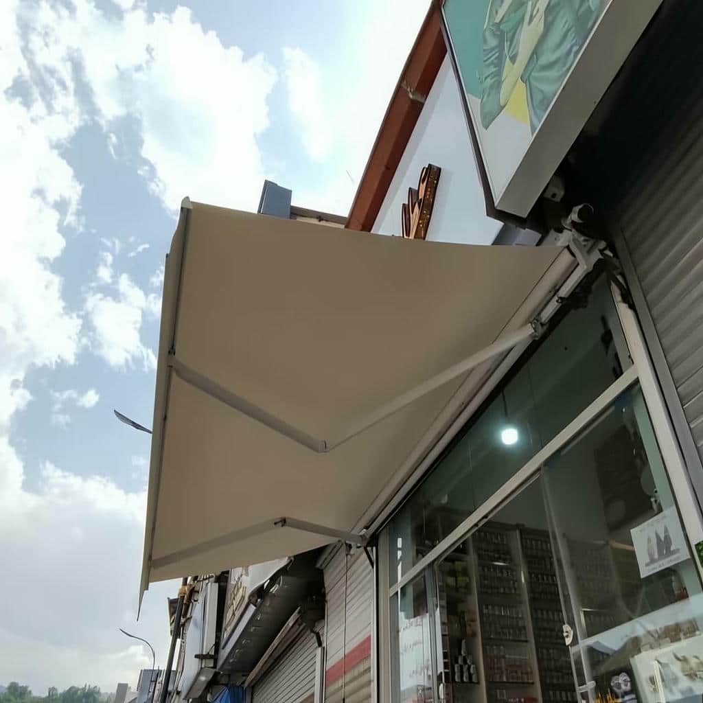 سایبان برقی مسکونی با سازه جمع شونده