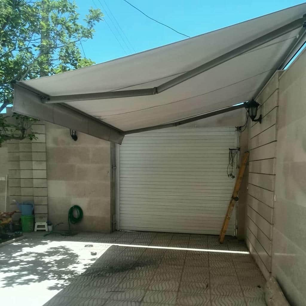 سایبان پارکینگ در مرحله اندازه گیری فضای خودرو