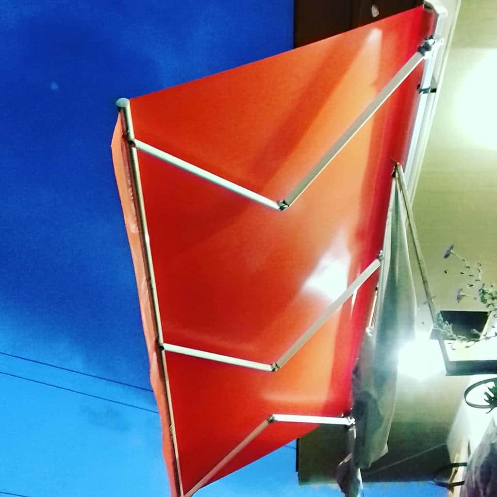 سایبان فول باکس با پوشش جمع شده داخل محفظه