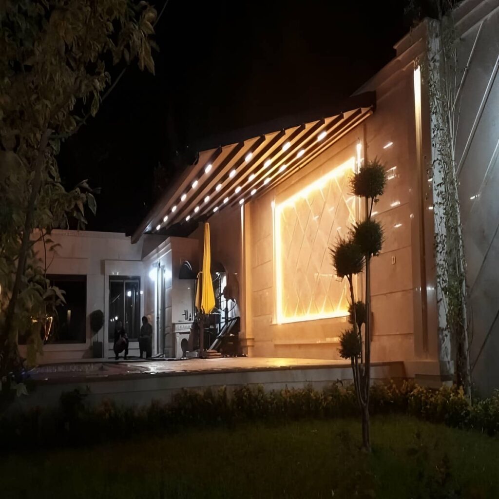 سقف متحرک پارچه ای در مرحله اندازه گیری دهانه