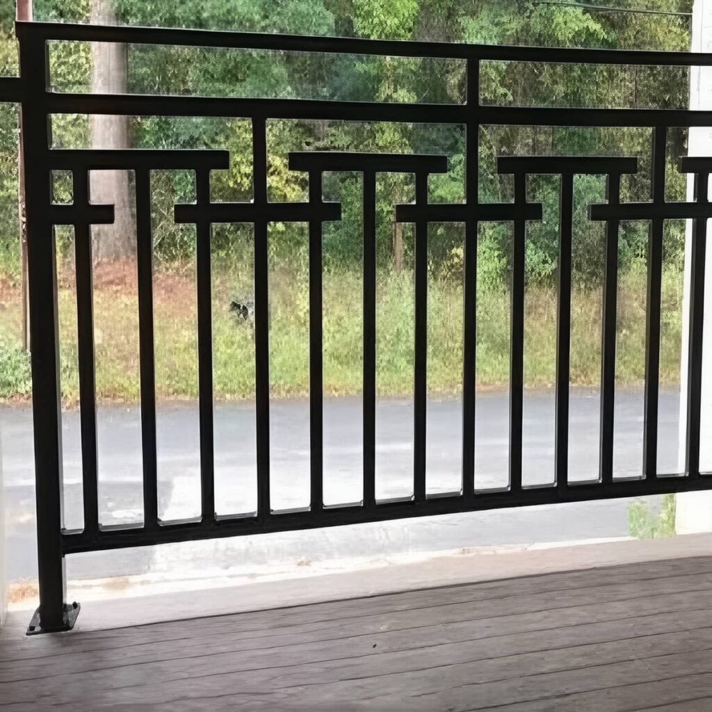 نرده بالکن ساده هماهنگ با نمای آپارتمان