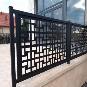 جان پناه بالکن فلزی با طراحی ساده و مقاوم