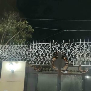 حفاظ دیوار فلزی با طراحی شاخ گوزنی در فضای ساختمان