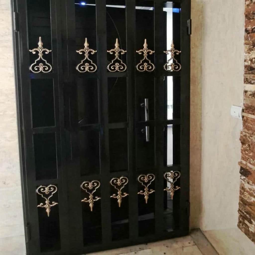 چرا حفاظ آکاردئونی بهترین انتخاب برای درب ورودی است
