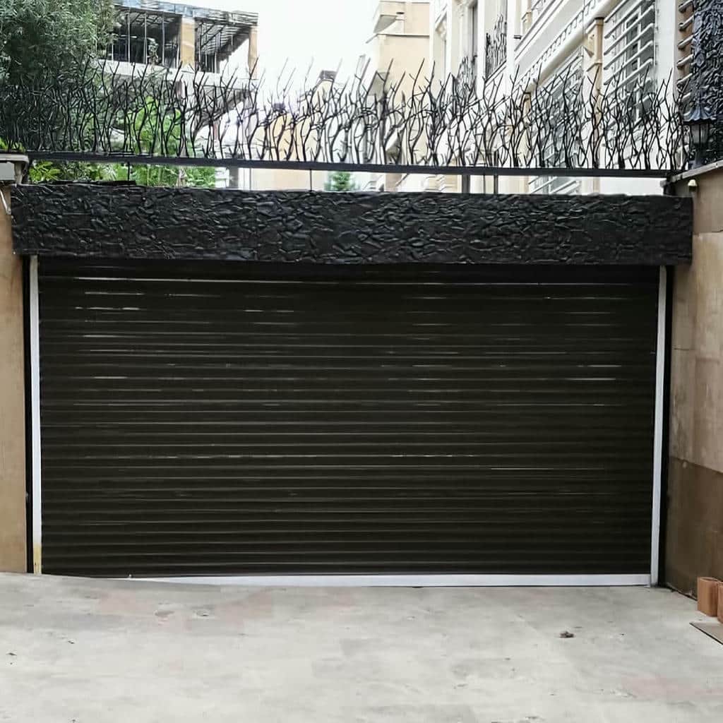 کرکره پارکینگ در مرحله اندازه گیری دهانه کرکره پارکینگ در مرحله اندازه گیری دهانه