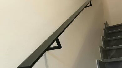 نرده فلزی راه پله با پوشش مقاوم برای فضای مرطوب