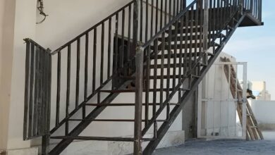 نرده پله آپارتمان فلزی با طراحی ساده داخلی