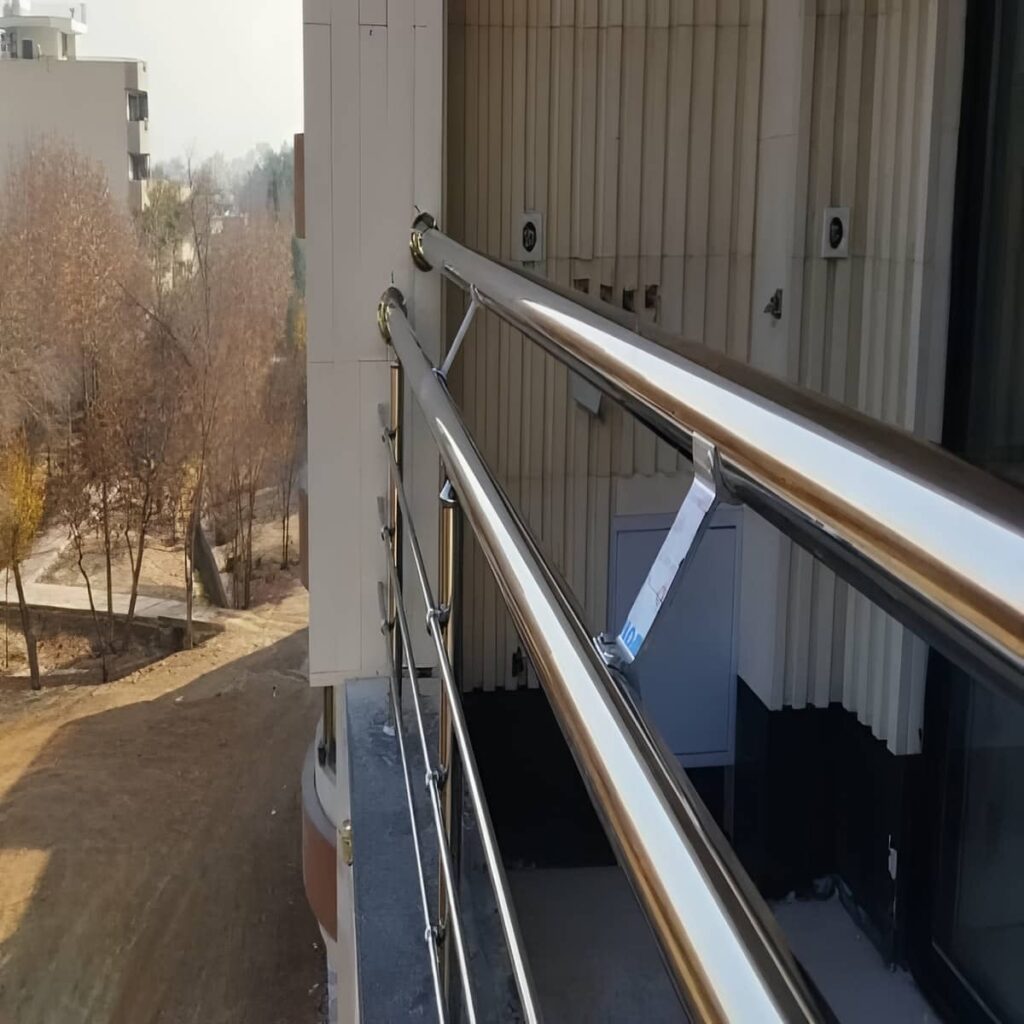 مرکز فروش نرده استیل بالکن با متریال استیل براق