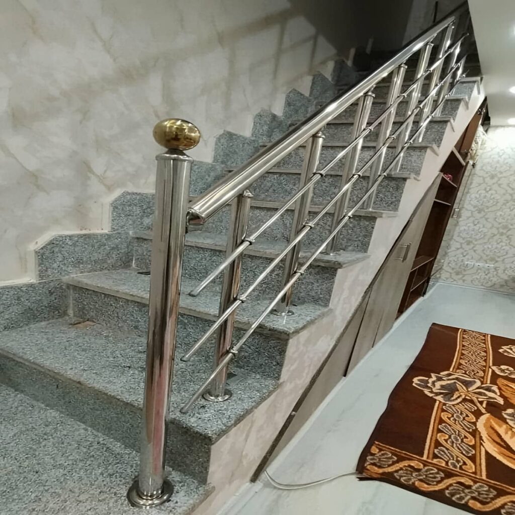 نرده راه پله با جزئیات جوشکاری دقیق