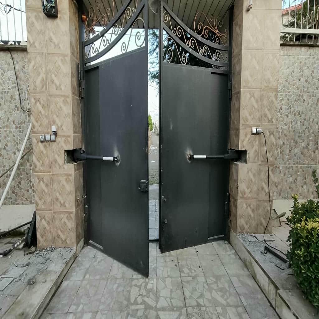 موتور درب پارکینگ در مرحله کابل کشی پروژه نوساز