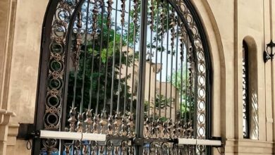 جک پرقدرت نصب شده روی درب فلزی فرفورژه