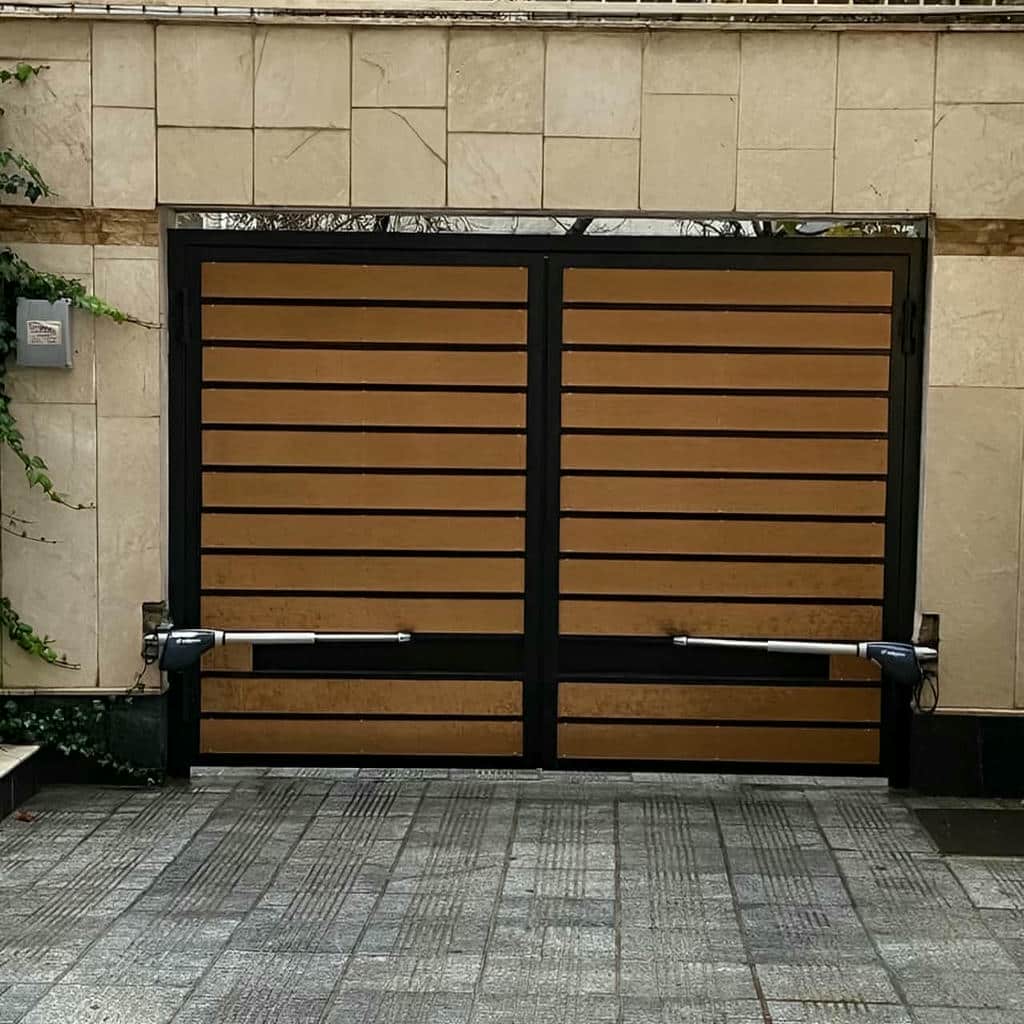 جک دو لنگه با پایه فلزی تقویت شده روی چهارچوب