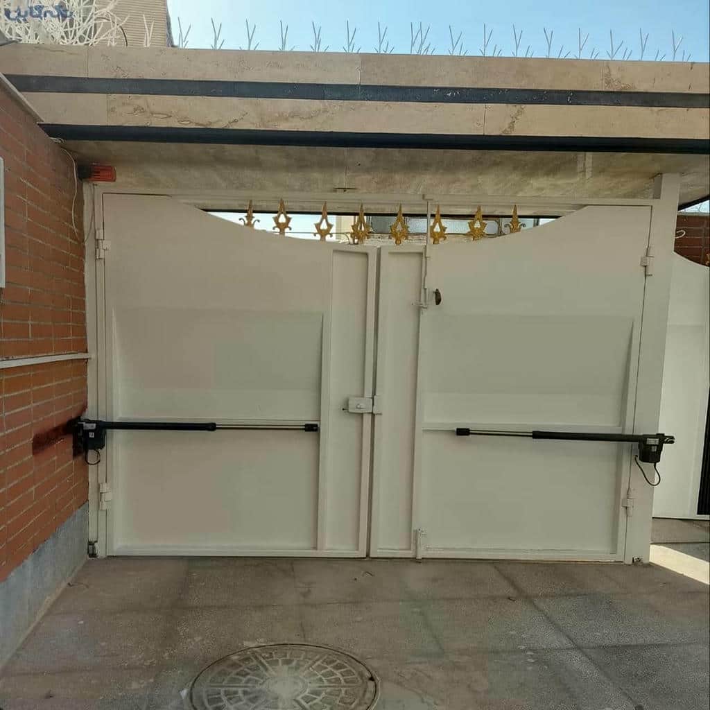 جک ریلی در مرحله اندازه گیری مسیر حرکت درب