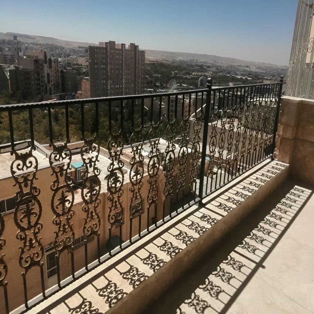 مرکز فروش نرده بالکن فلزی با جوشکاری تمیز و اتصال مقاوم