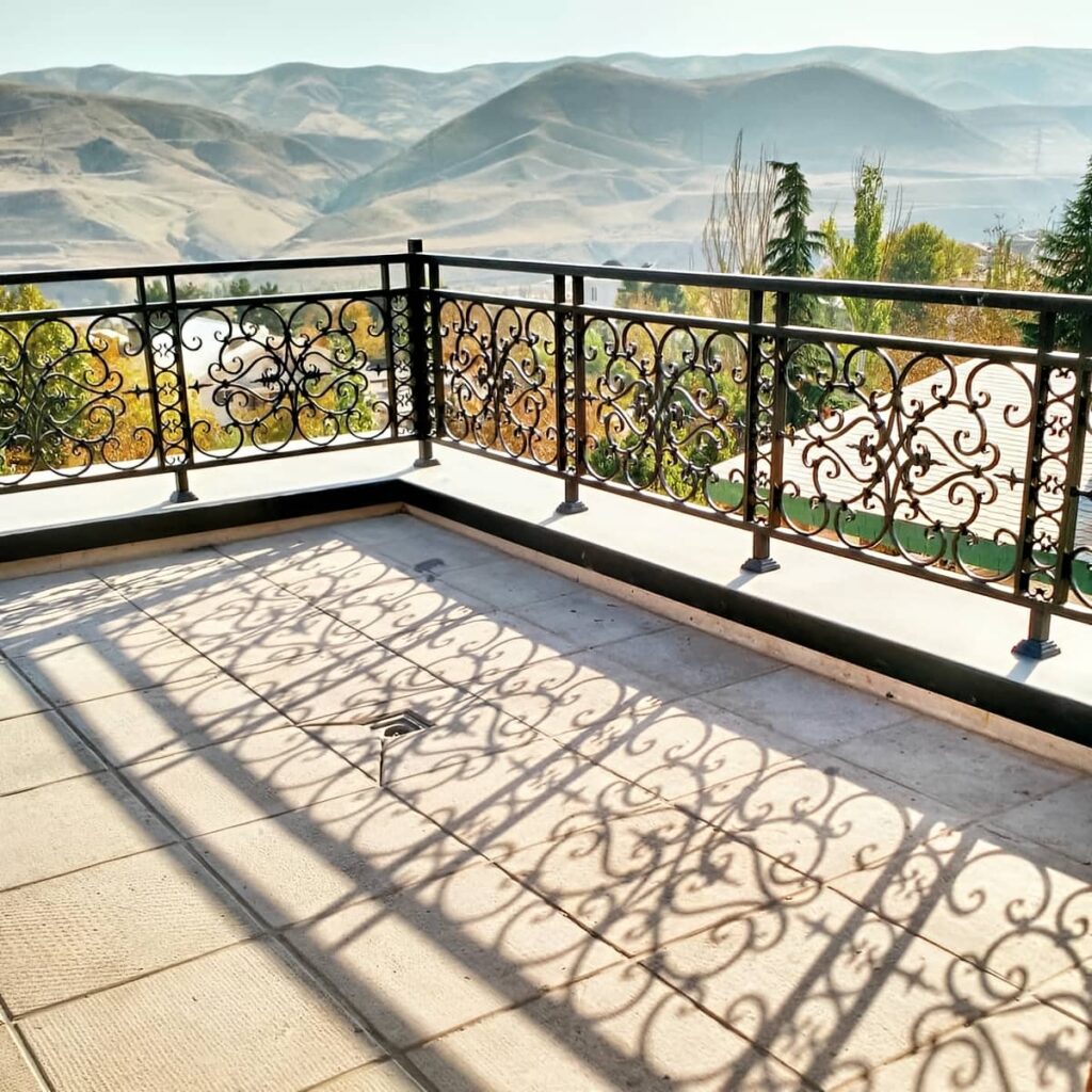 نرده بالکن فلزی مناسب نمای بیرونی ساختمان