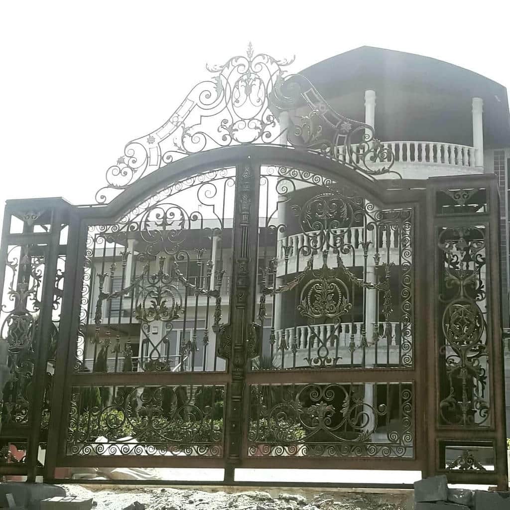 درب شهرکی با لولاهای قابل دسترس