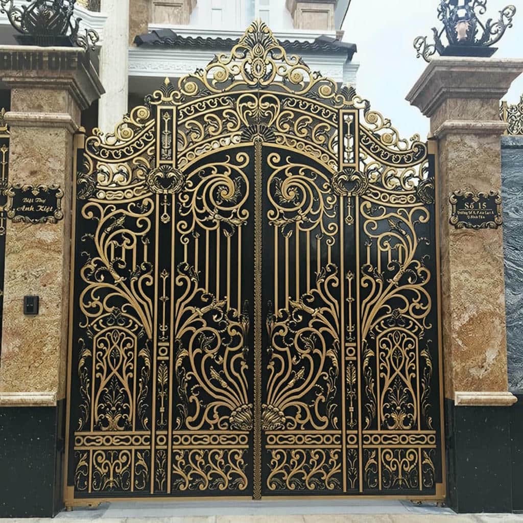 درب فرفورژه با چهارچوب فلزی مقاوم