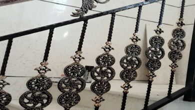 نرده فرفورژه راه پله فلزی با طراحی منحنی کلاسیک