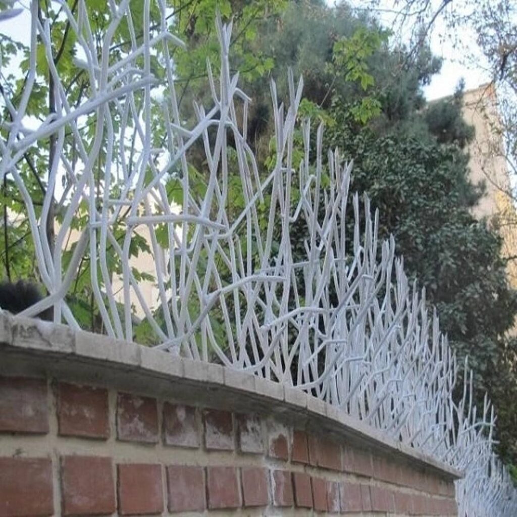 نرده دیوار حیاط سفارشی با فلز مقاوم و طراحی اختصاصی