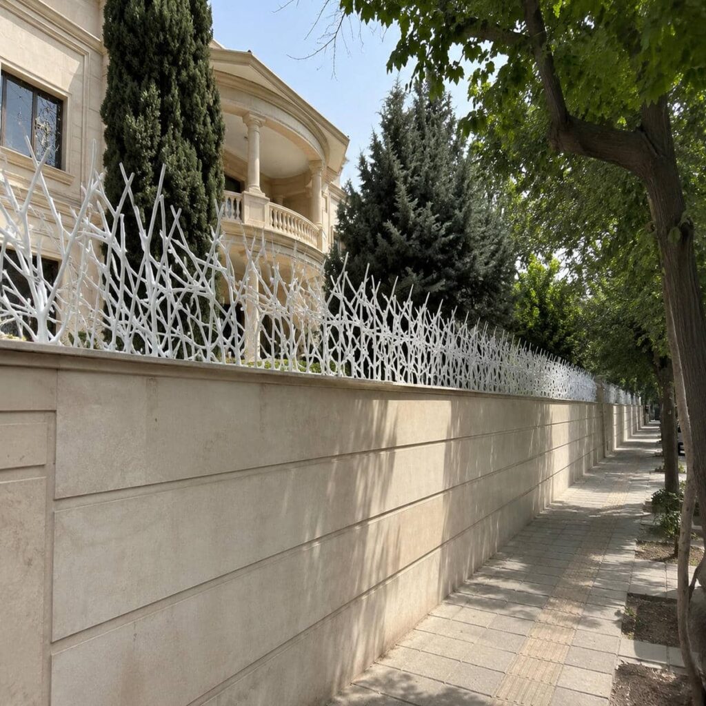 نرده روی دیوار سرنیزه ای با ساختار مقاوم