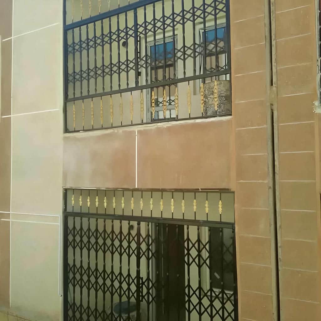 حفاظ پنجره متحرک بازشو با لولای فلزی